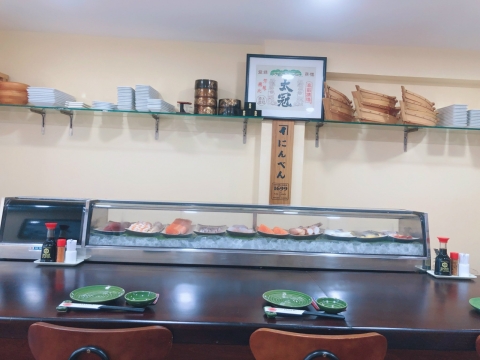 Không gian quầy bar Sushi Three 